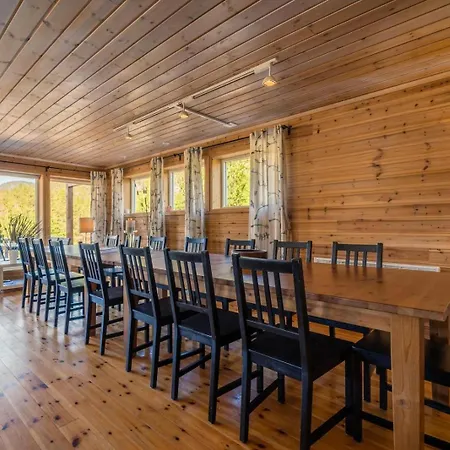 Lakehouse - 14p - With Sauna & By The Water بيت للعطل